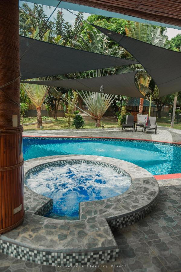 Shenanigans Glamping Resort Zamboanguita  Buitenkant foto