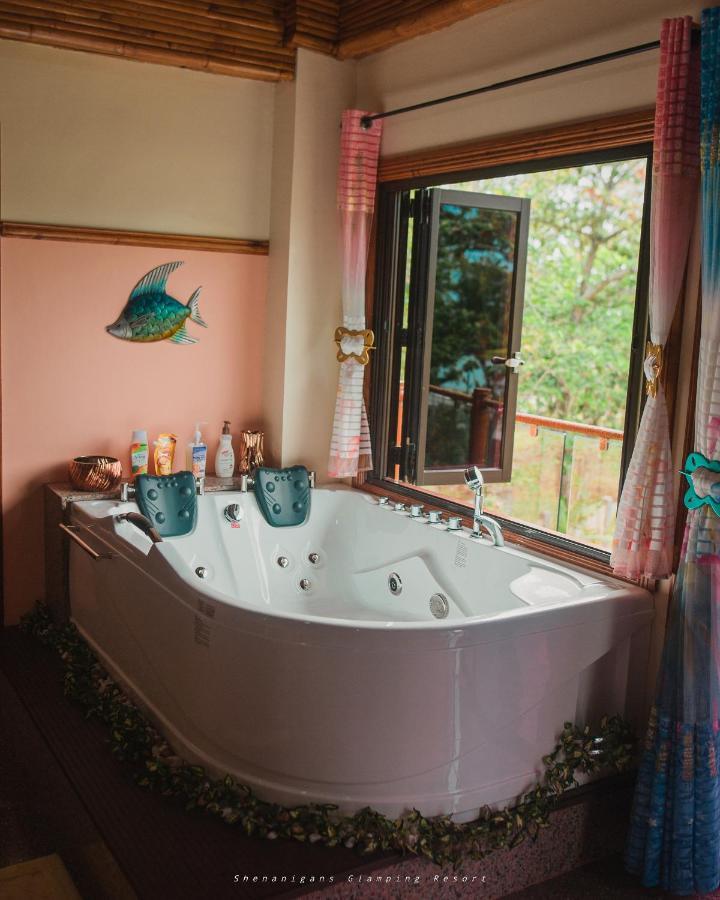 Shenanigans Glamping Resort Zamboanguita  Buitenkant foto