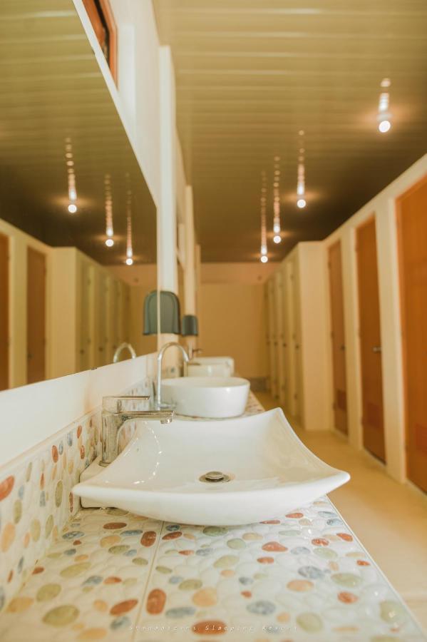Shenanigans Glamping Resort Zamboanguita  Buitenkant foto