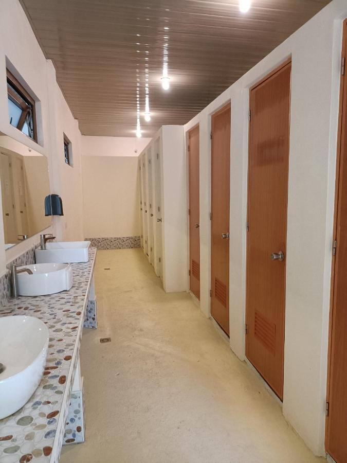 Shenanigans Glamping Resort Zamboanguita  Buitenkant foto