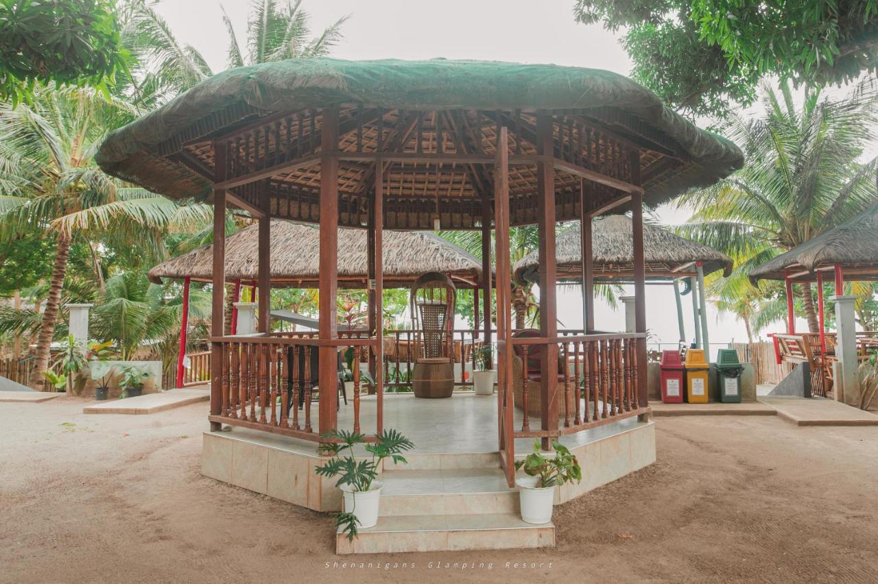 Shenanigans Glamping Resort Zamboanguita  Buitenkant foto